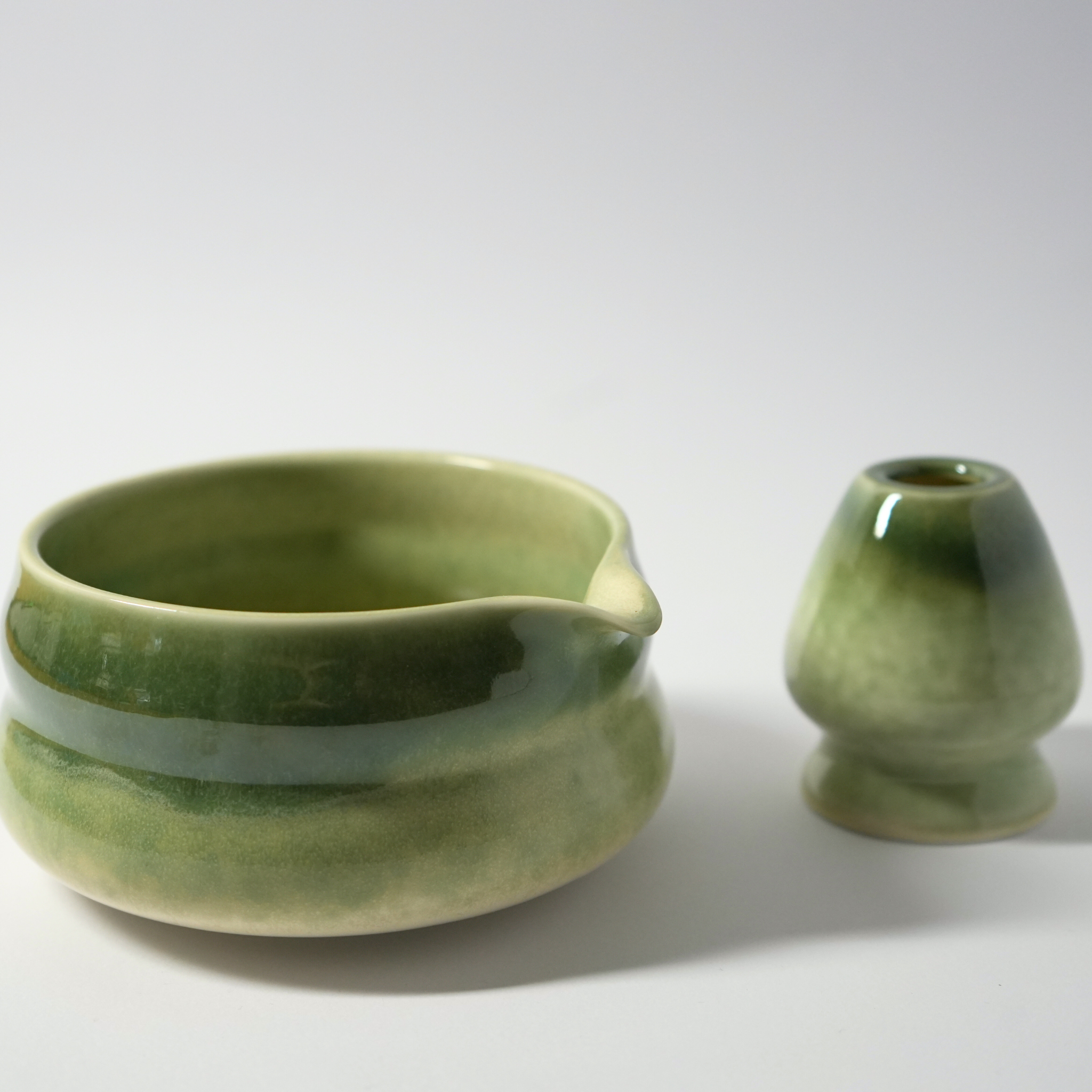 Grønn matcha skål + visp holder (Sett)